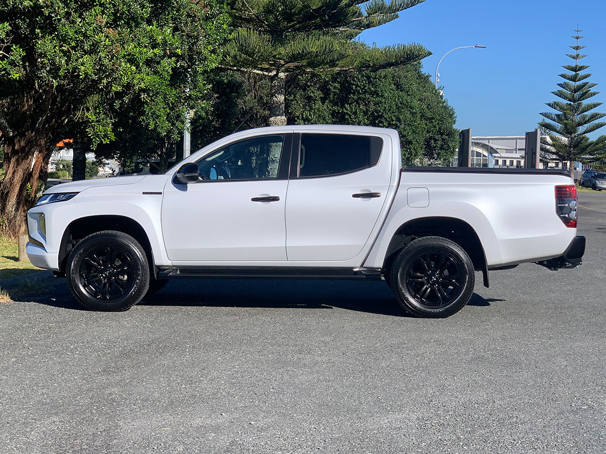 2022 Mitsubishi Triton GLSB 4WD 2.4L Diesel Turbo 6 Speed Auto