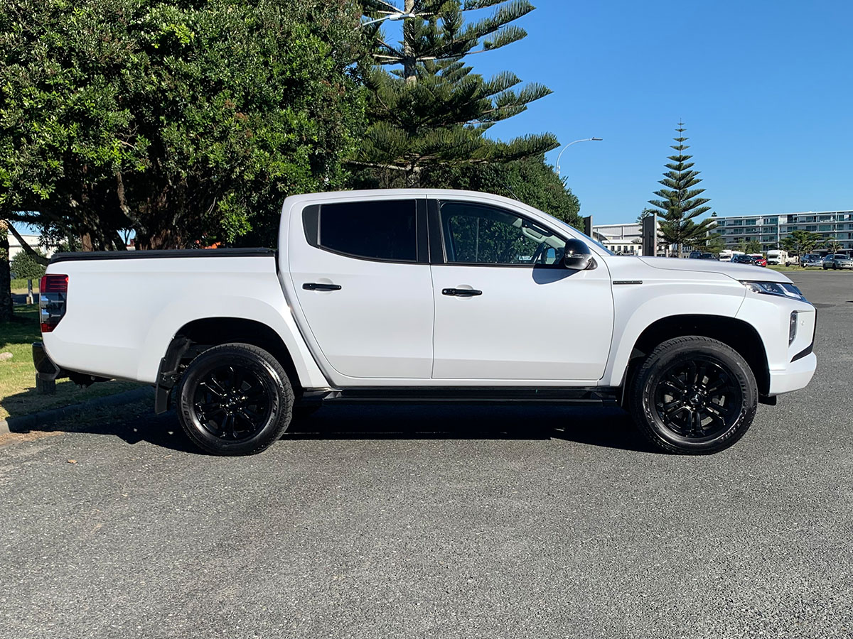 2022 Mitsubishi Triton GLSB 4WD 2.4L Diesel Turbo 6 Speed Auto