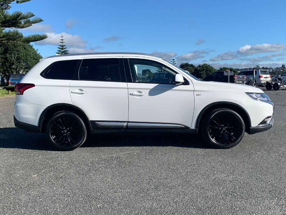 2021 Mitsubishi Outlander LS 2.4L Petrol 7 Seater Automatic