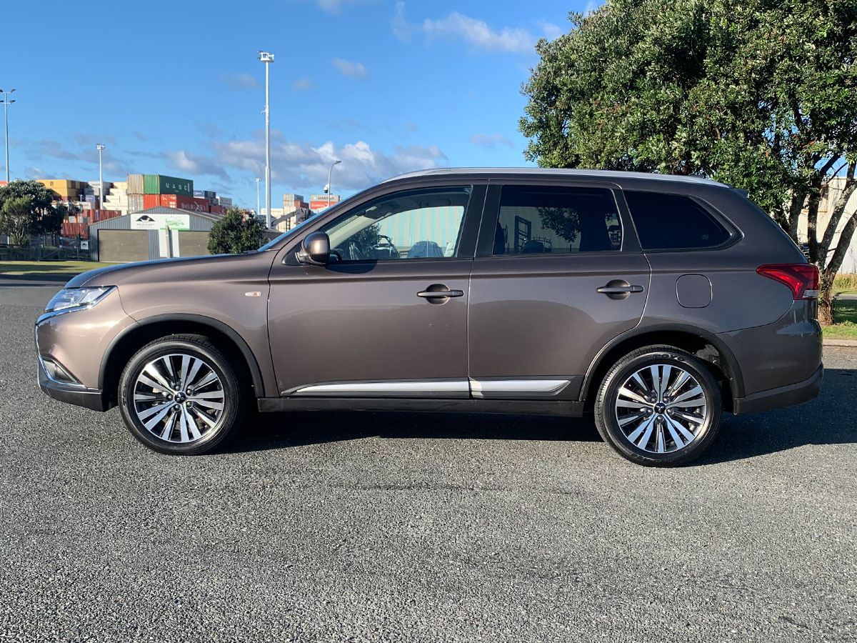 2021 Mitsubishi Outlander LS 2.4L Petrol 7 Seater Automatic