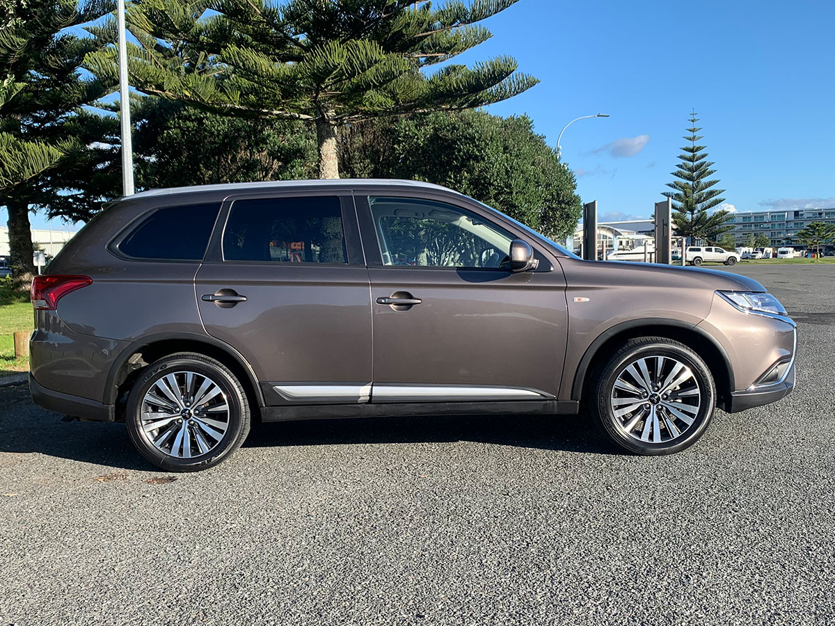 2021 Mitsubishi Outlander LS 2.4L Petrol 7 Seater Automatic