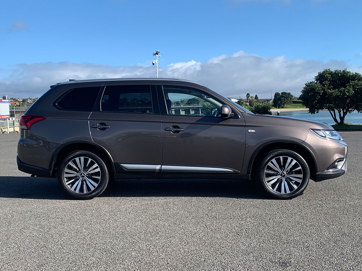 2021 Mitsubishi Outlander LS 2.4L Petrol 7 Seater Automatic