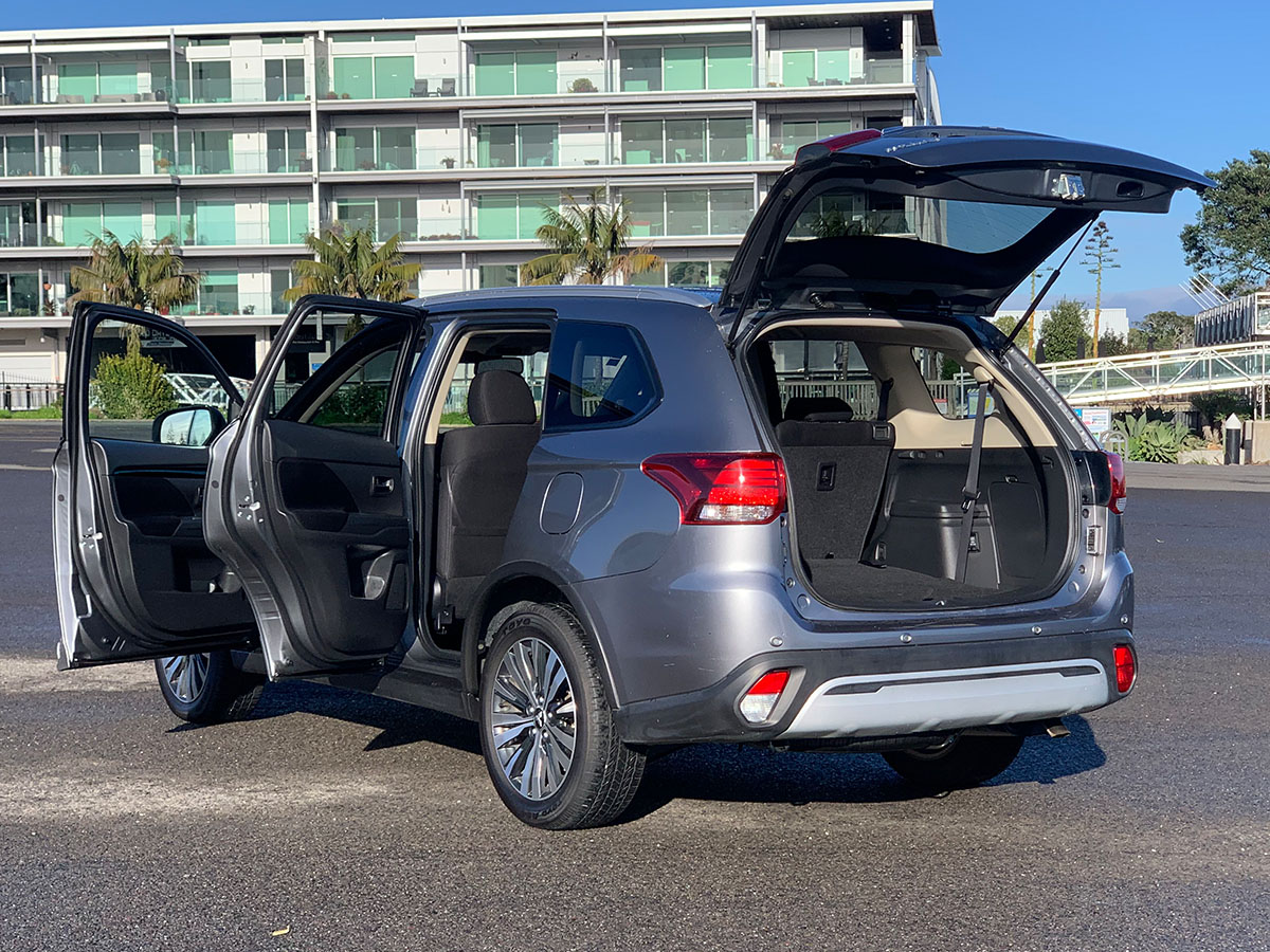 2021 Mitsubishi Outlander XLS 2.3L Diesel 4WD 7 Seater