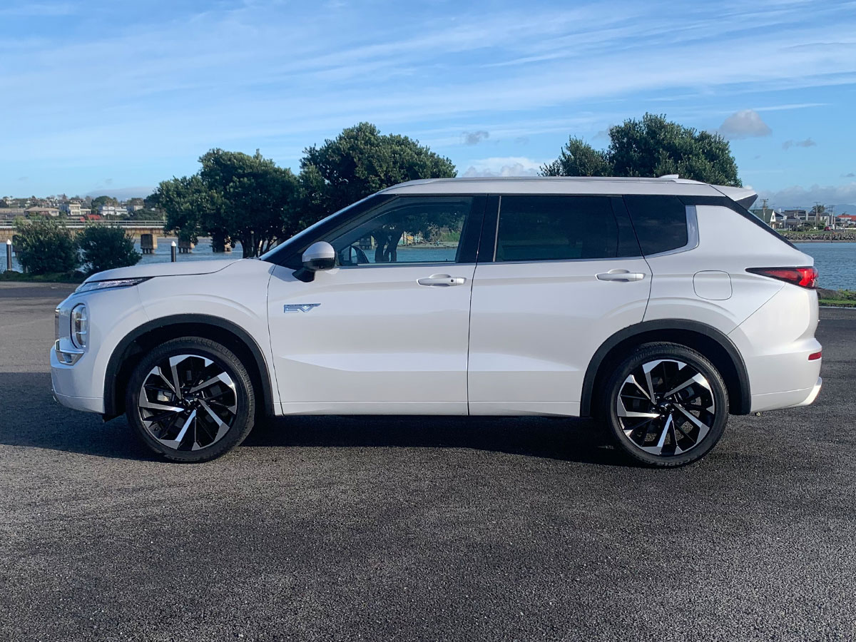 2022 Mitsubishi Outlander PHEV VRX