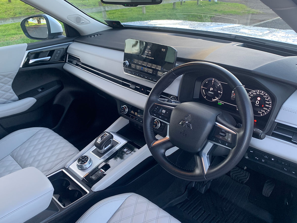 2022 Mitsubishi Outlander PHEV VRX