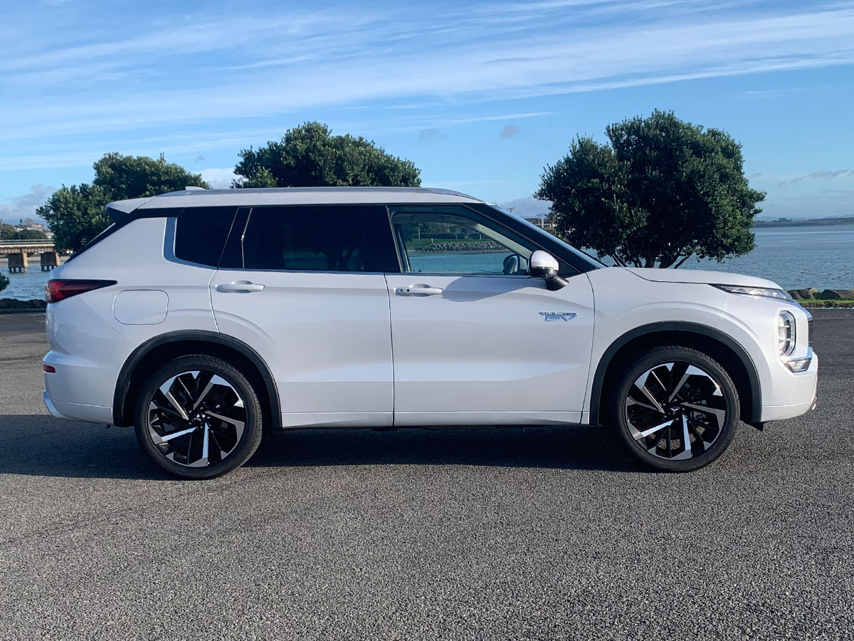 2022 Mitsubishi Outlander PHEV VRX