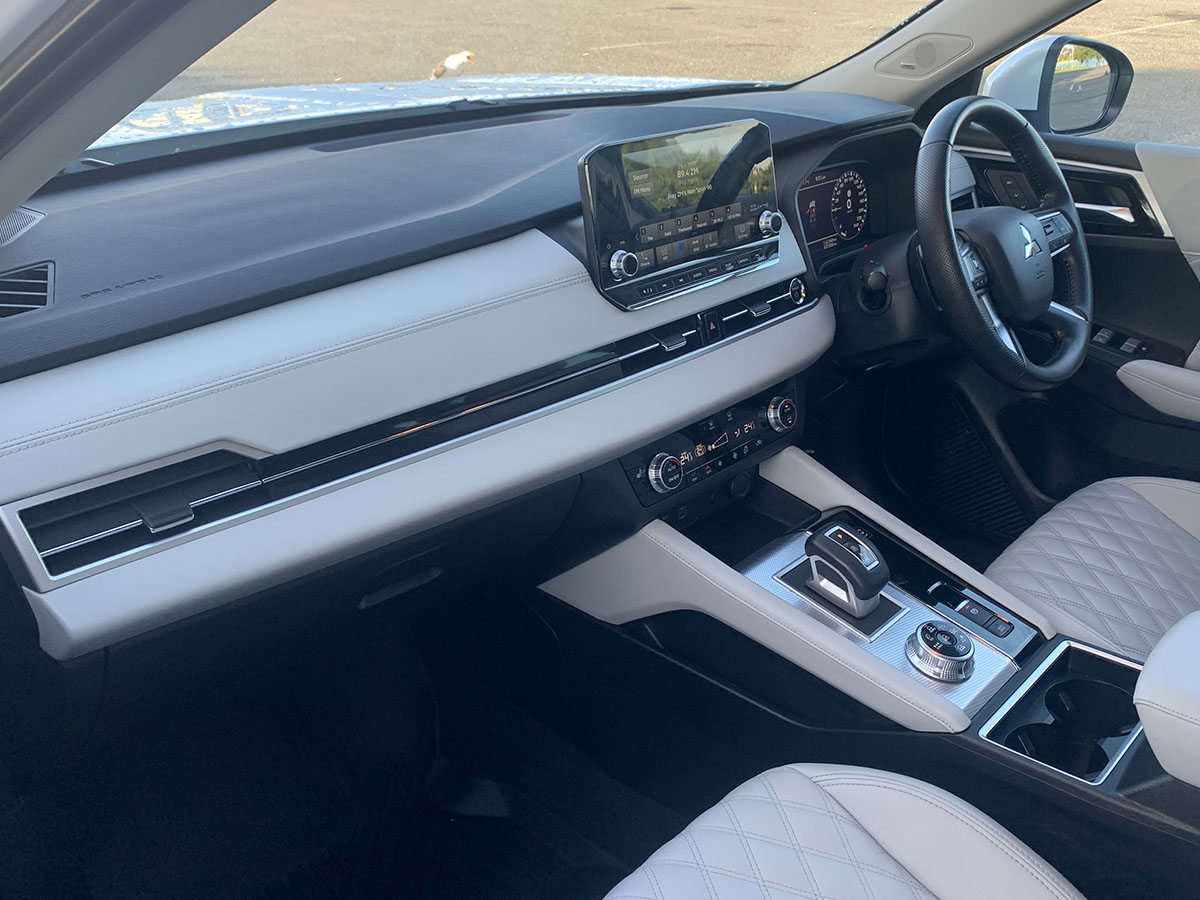 2022 Mitsubishi Outlander PHEV VRX