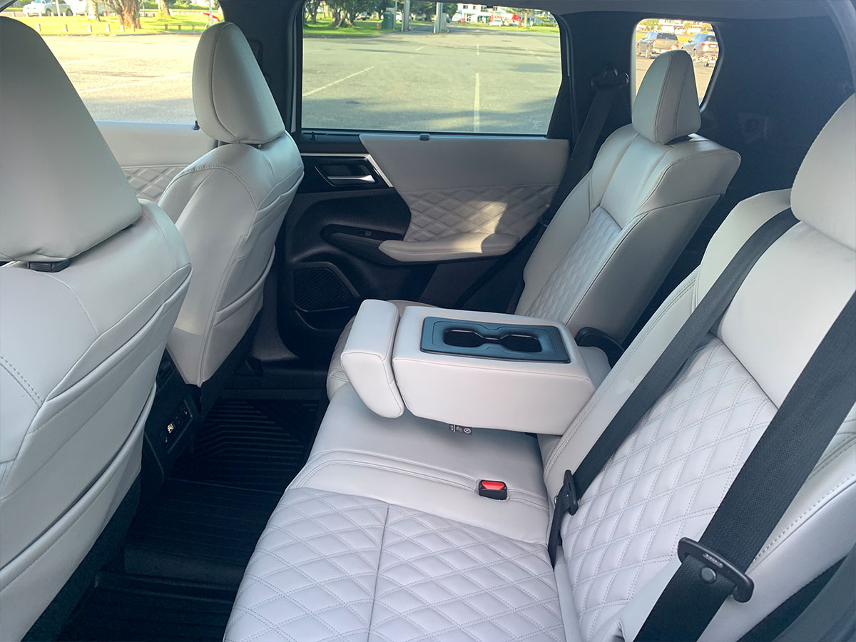 2022 Mitsubishi Outlander PHEV VRX