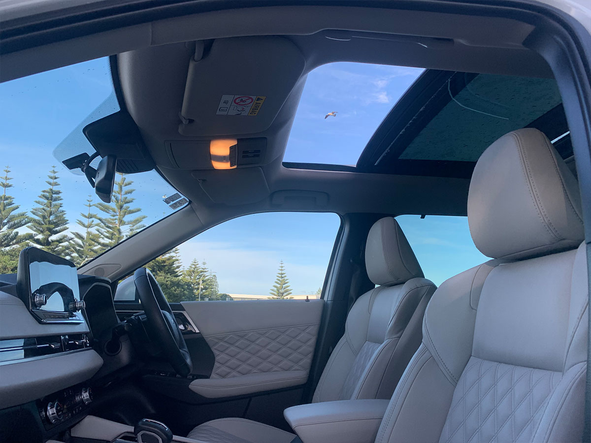 2022 Mitsubishi Outlander PHEV VRX