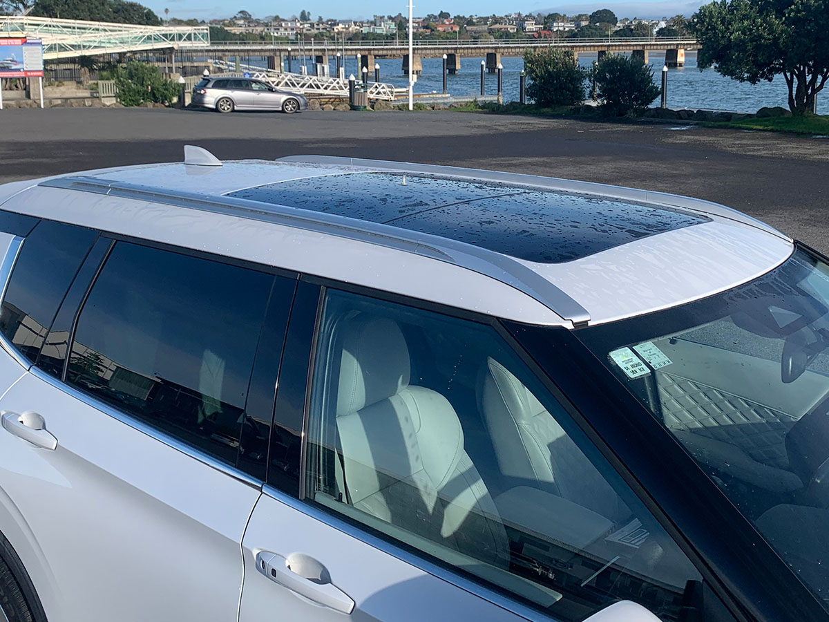 2022 Mitsubishi Outlander PHEV VRX