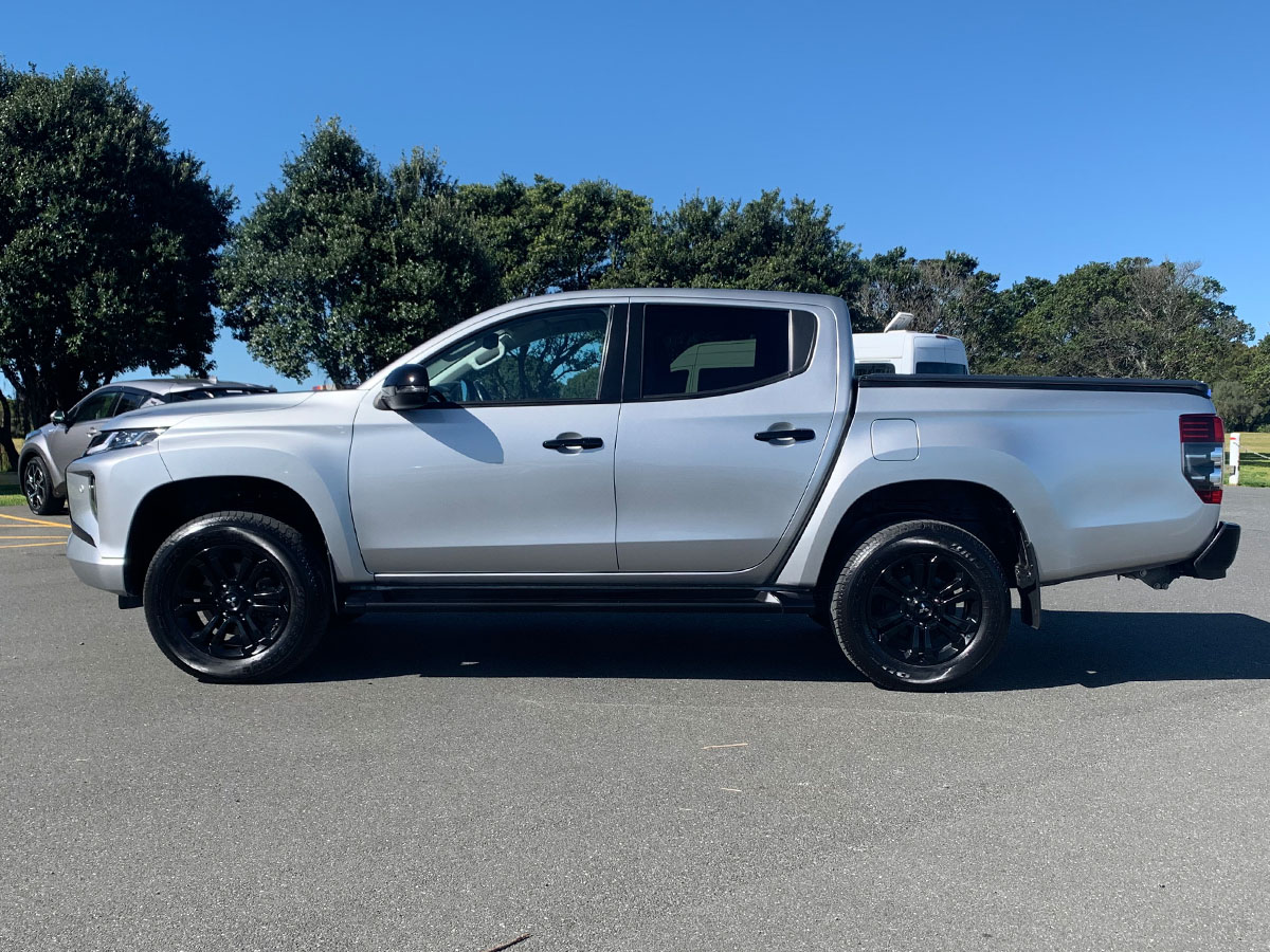 2022 Mitsubishi Triton GLSB 4WD 2.4L Diesel Turbo 6 Speed Auto