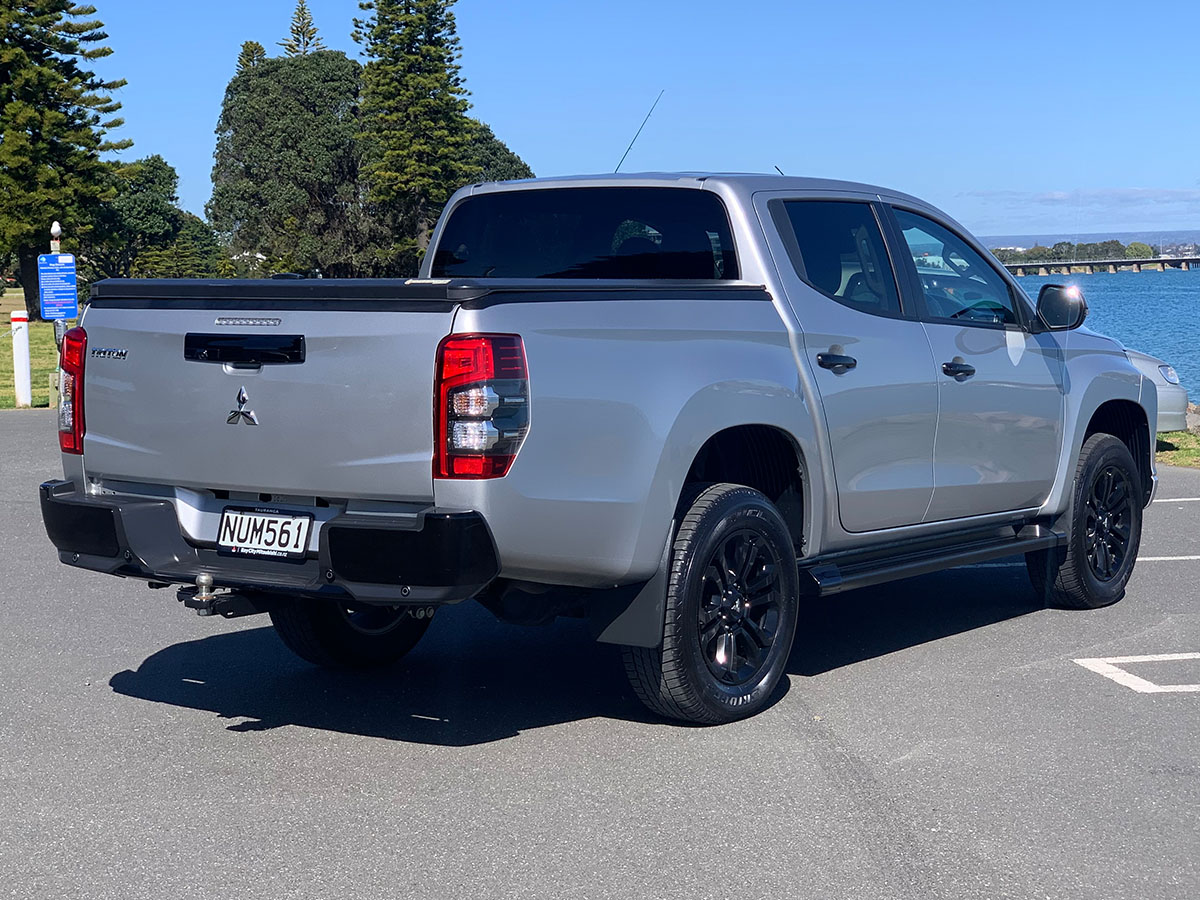 2022 Mitsubishi Triton GLSB 4WD 2.4L Diesel Turbo 6 Speed Auto