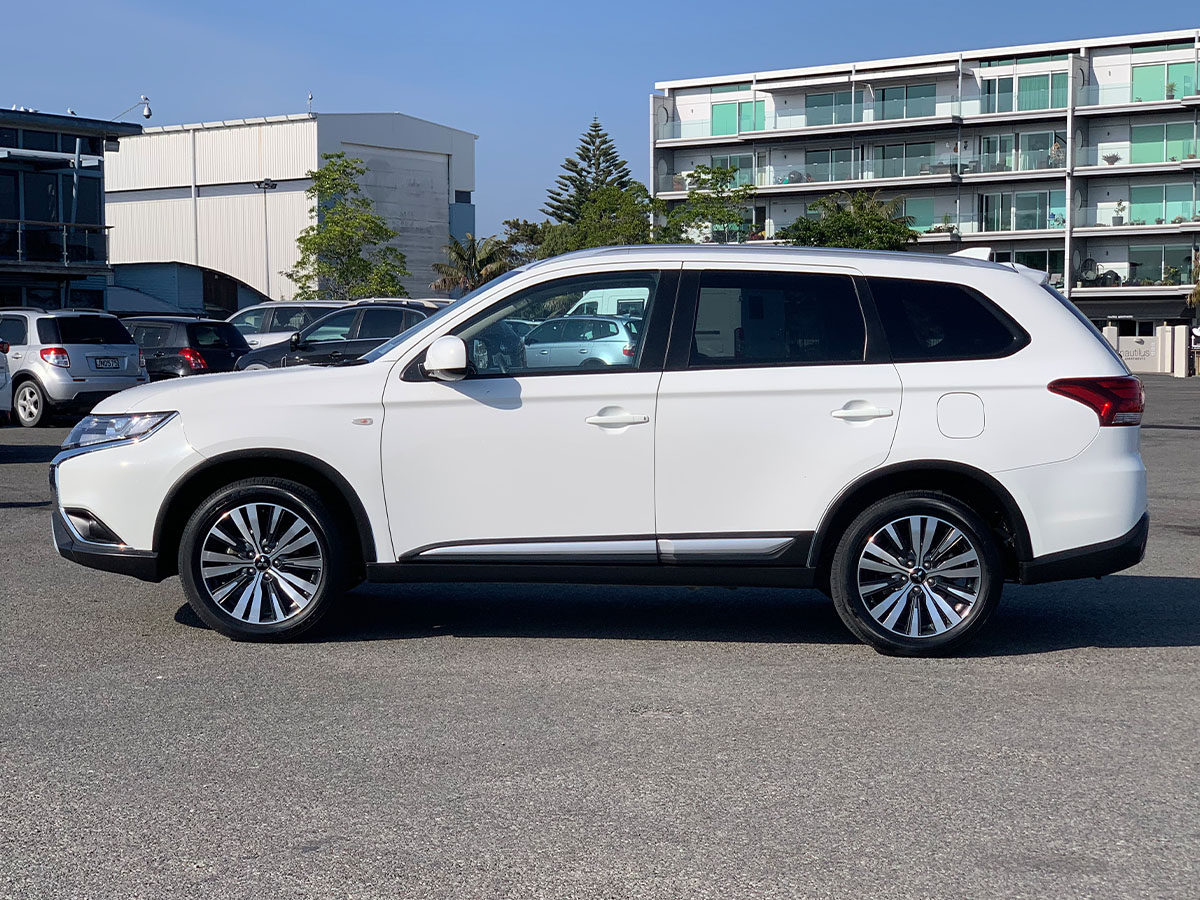 2021 Mitsubishi Outlander LS 2.4L Petrol 7 Seater Automatic