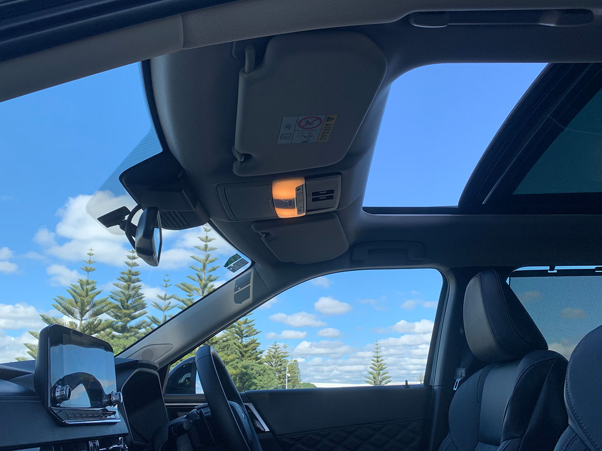 2021 Mitsubishi Outlander VRX 2.5L 4WD 7 Seater CVT Auto