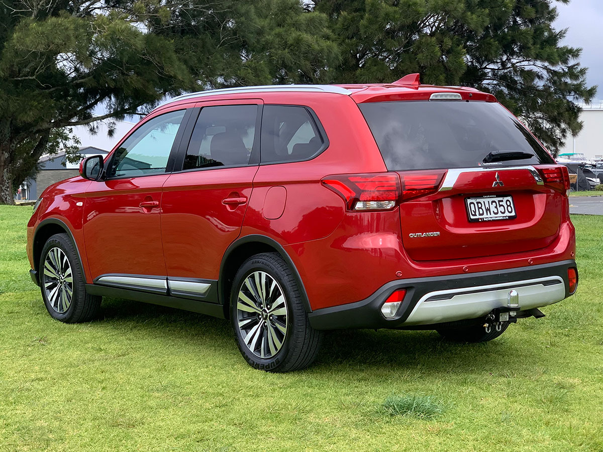2018 Mitsubishi Outlander LS 2.4L Petrol 7 Seater Automatic