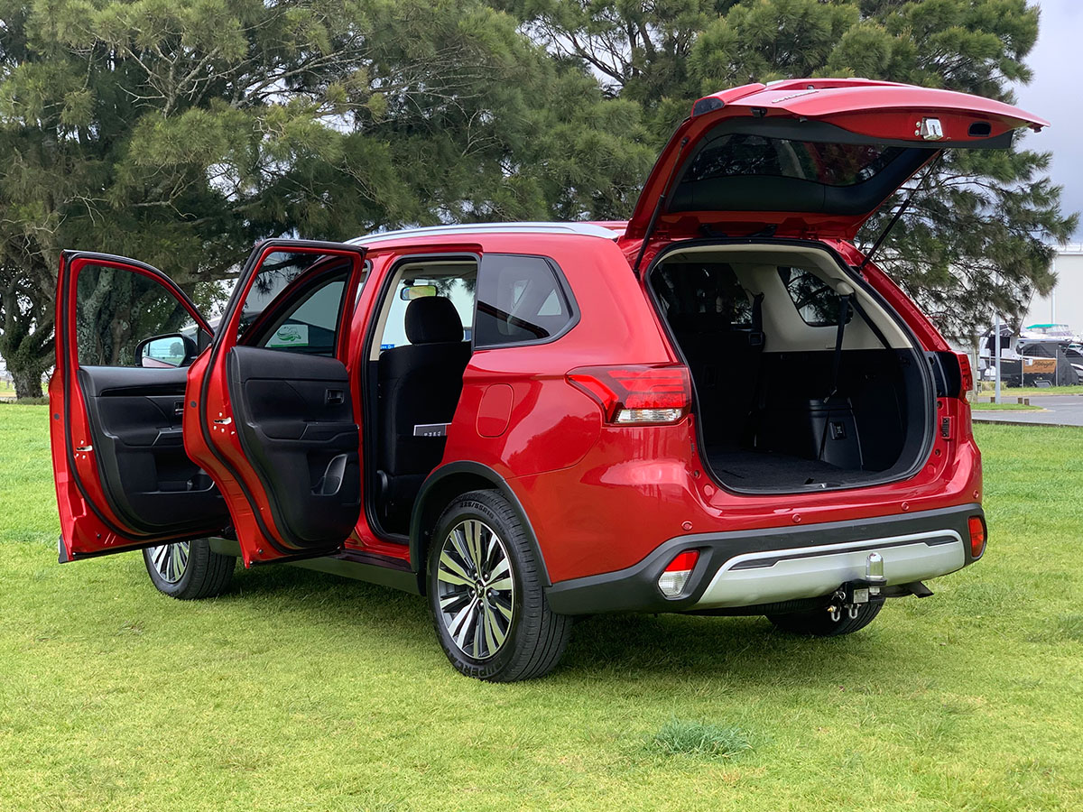 2018 Mitsubishi Outlander LS 2.4L Petrol 7 Seater Automatic