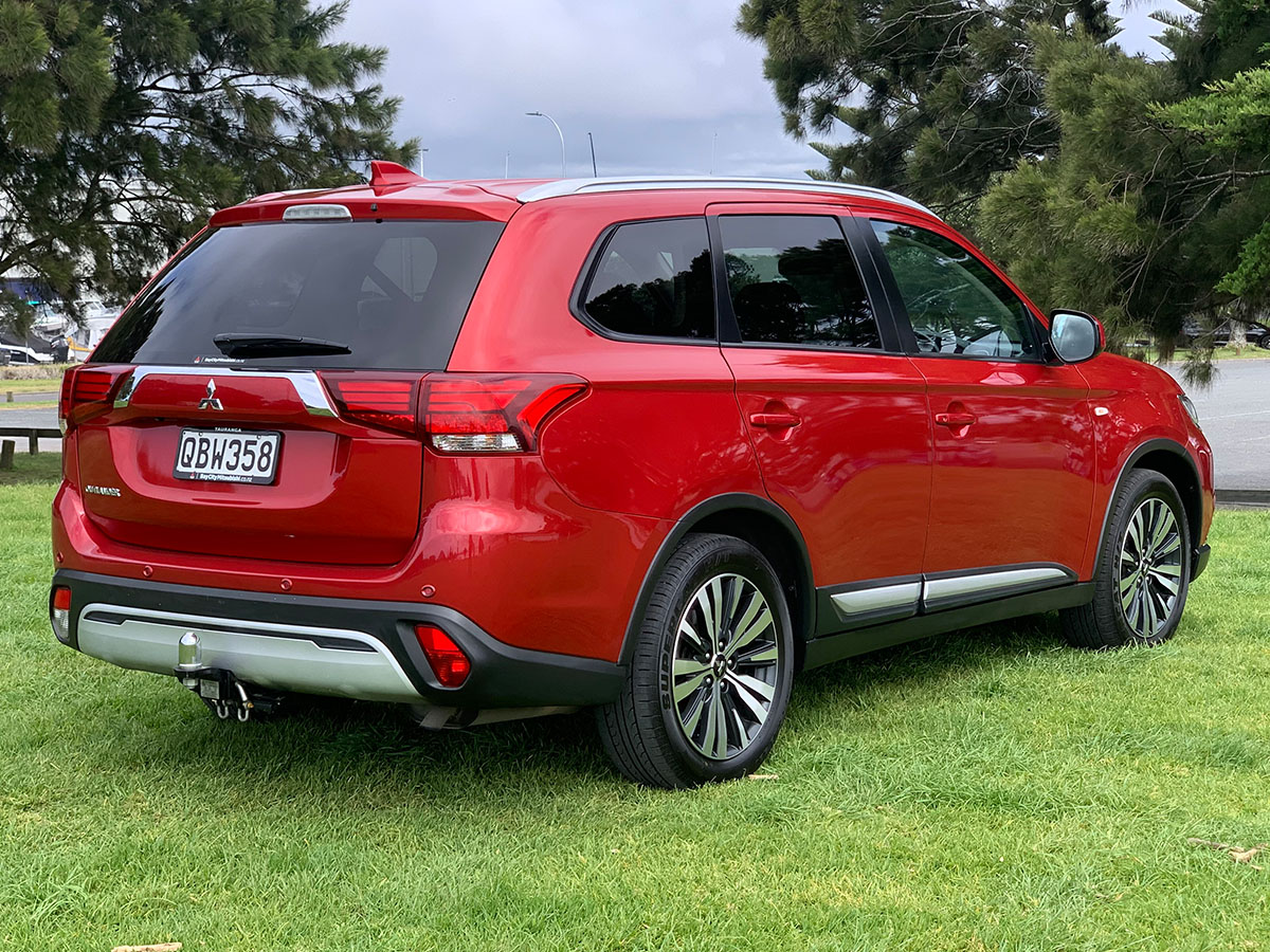 2018 Mitsubishi Outlander LS 2.4L Petrol 7 Seater Automatic