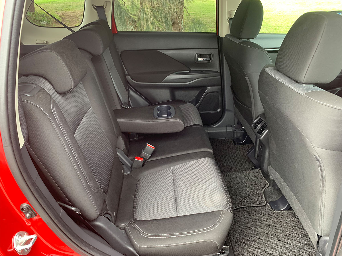 2018 Mitsubishi Outlander LS 2.4L Petrol 7 Seater Automatic