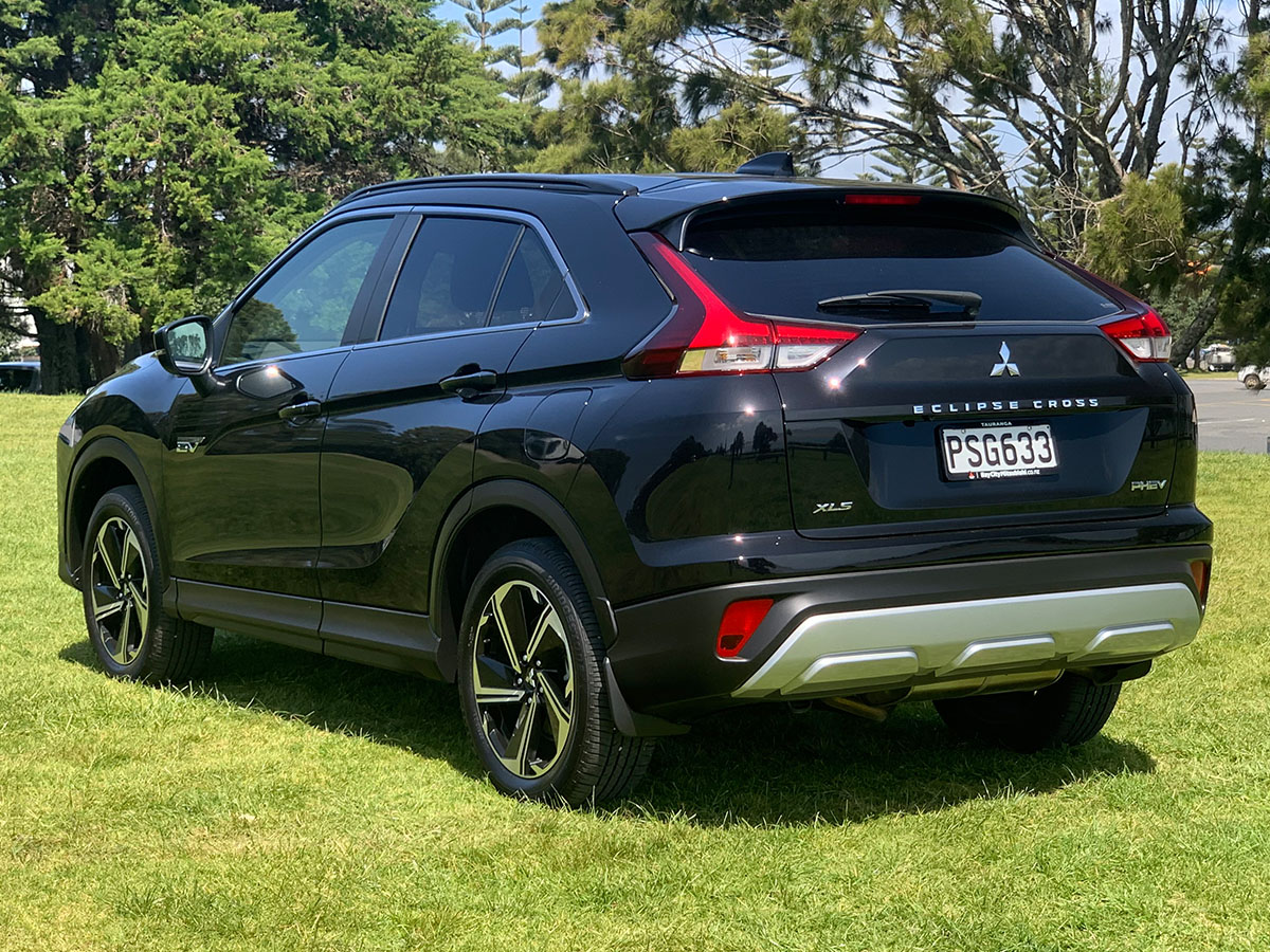 2023 Mitsubishi Eclipse Cross PHEV XLS