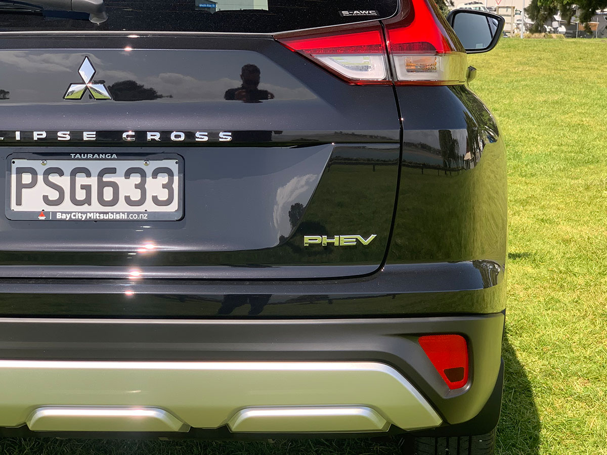 2023 Mitsubishi Eclipse Cross PHEV XLS