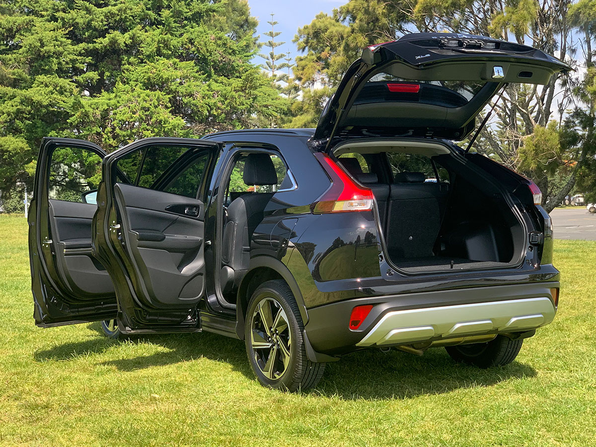 2023 Mitsubishi Eclipse Cross PHEV XLS