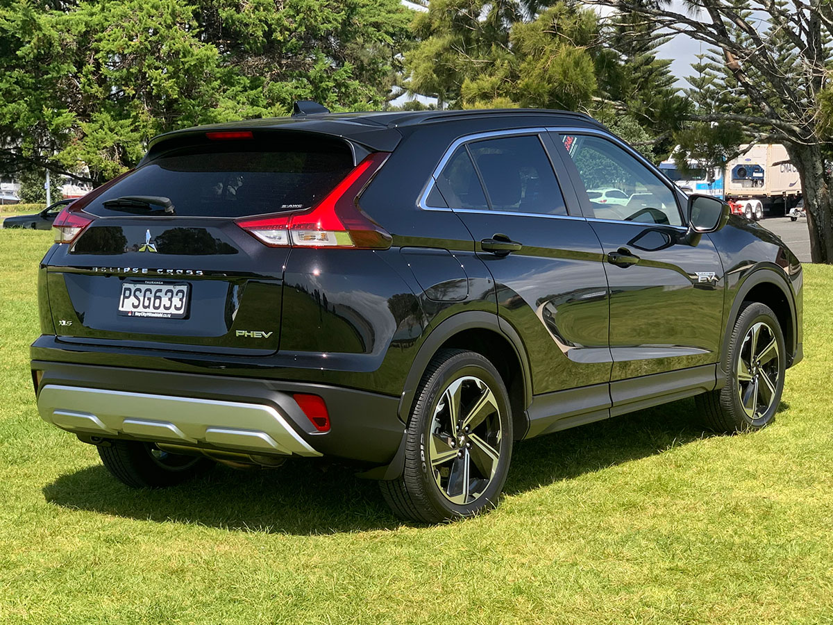 2023 Mitsubishi Eclipse Cross PHEV XLS