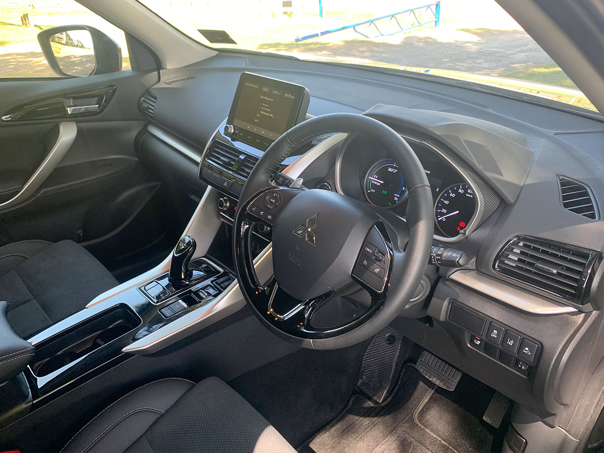 2023 Mitsubishi Eclipse Cross PHEV XLS