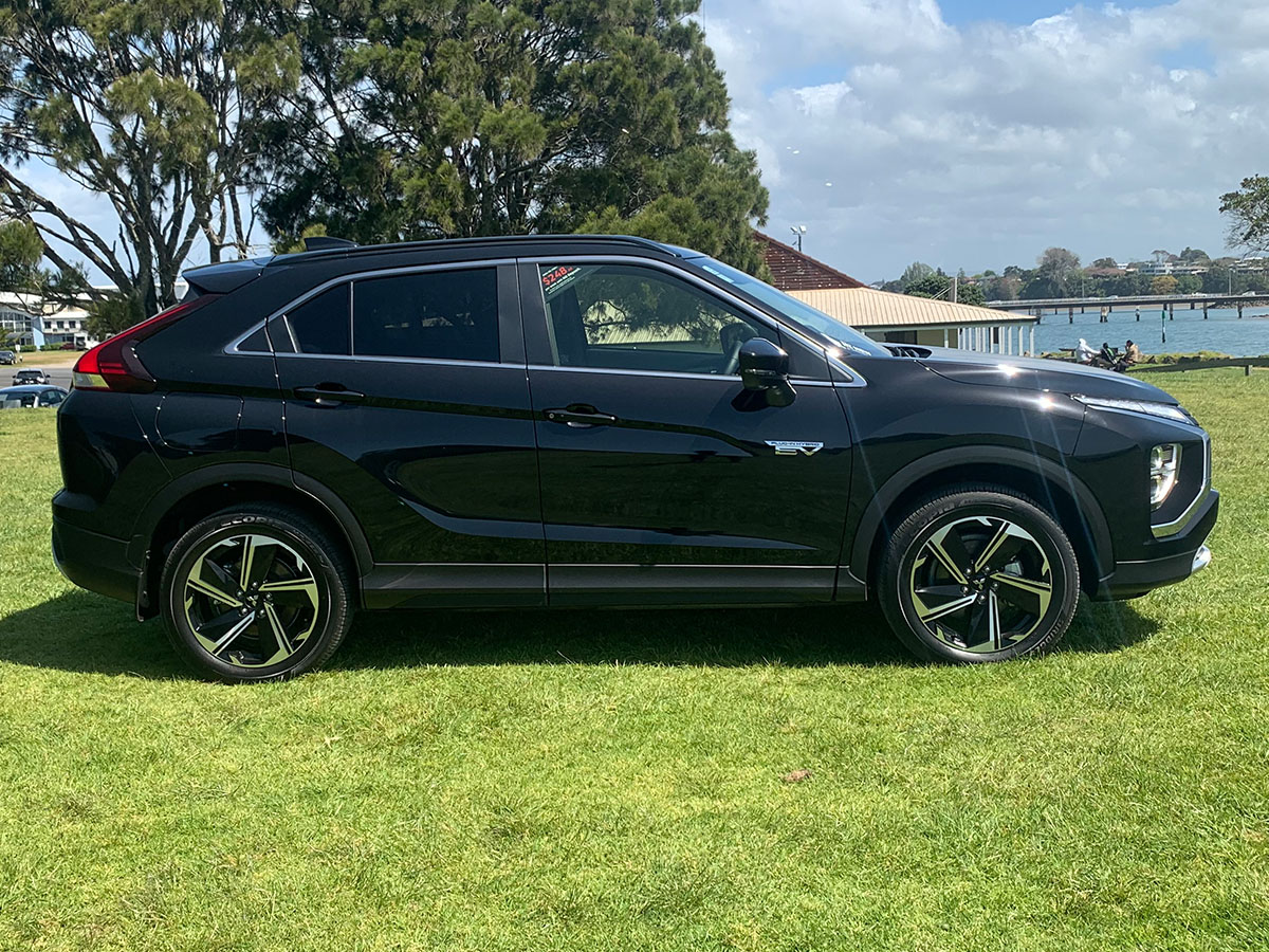 2023 Mitsubishi Eclipse Cross PHEV XLS