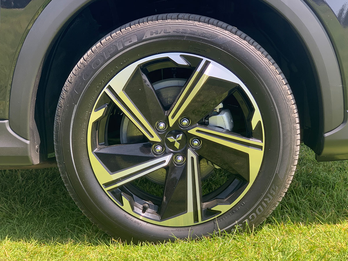 2023 Mitsubishi Eclipse Cross PHEV XLS