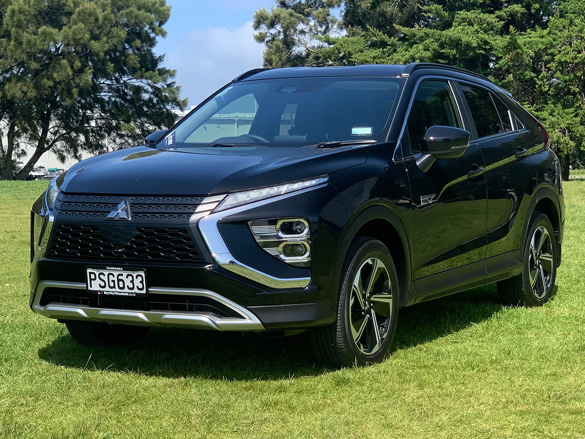 2023 Mitsubishi Eclipse Cross PHEV XLS
