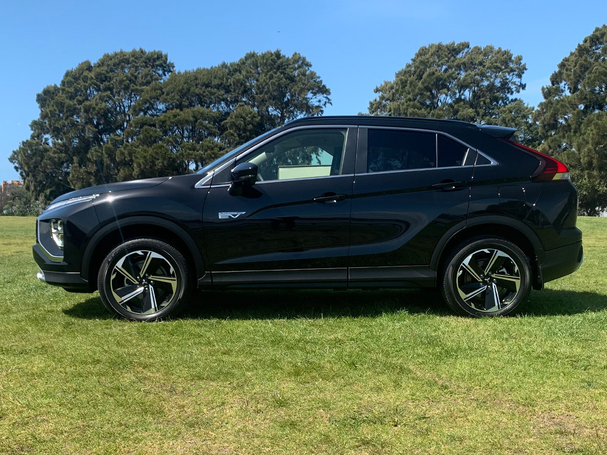 2023 Mitsubishi Eclipse Cross PHEV XLS