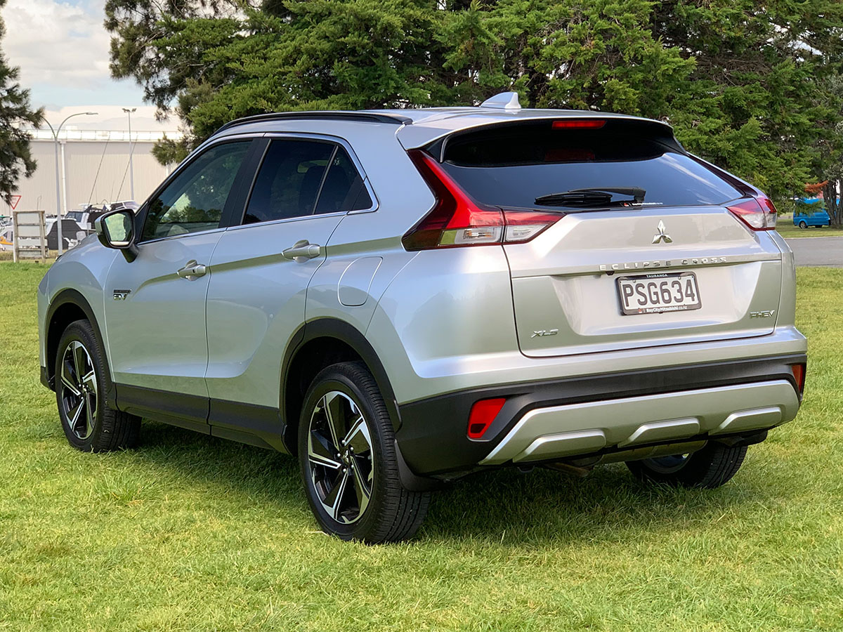 2023 Mitsubishi Eclipse Cross PHEV XLS