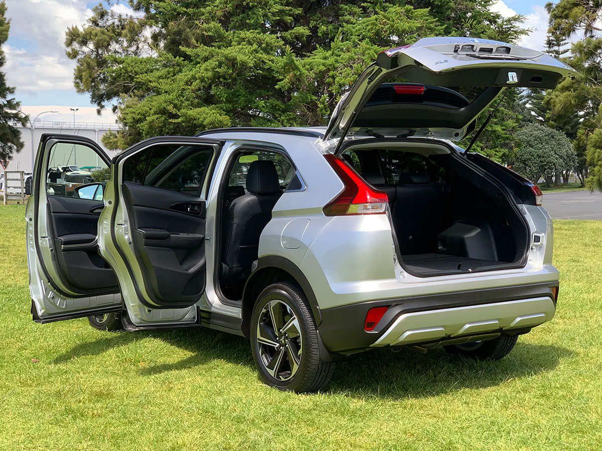 2023 Mitsubishi Eclipse Cross PHEV XLS