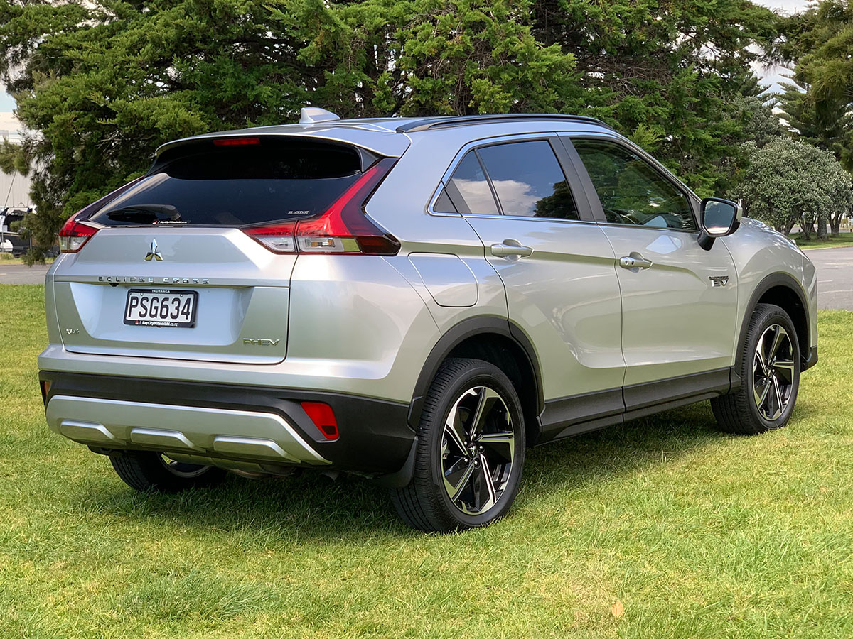 2023 Mitsubishi Eclipse Cross PHEV XLS