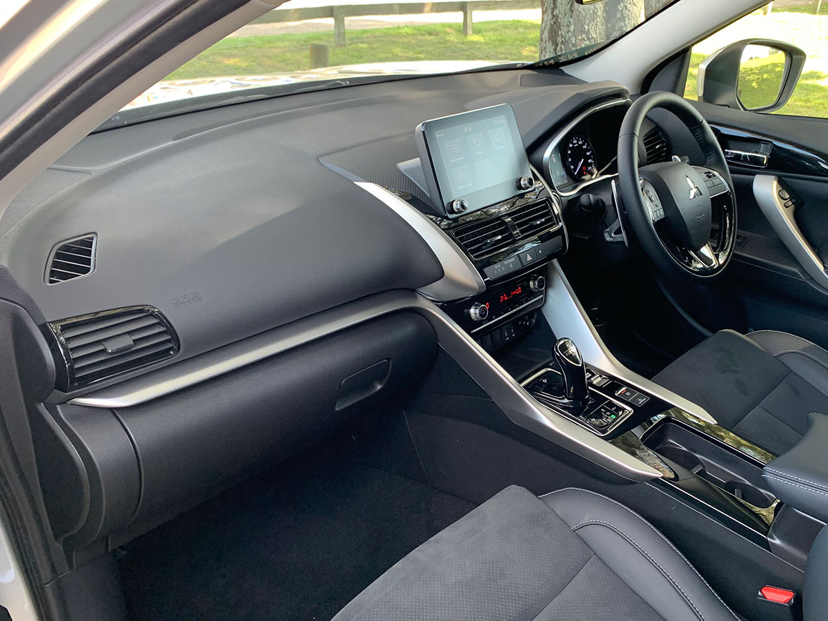 2023 Mitsubishi Eclipse Cross PHEV XLS