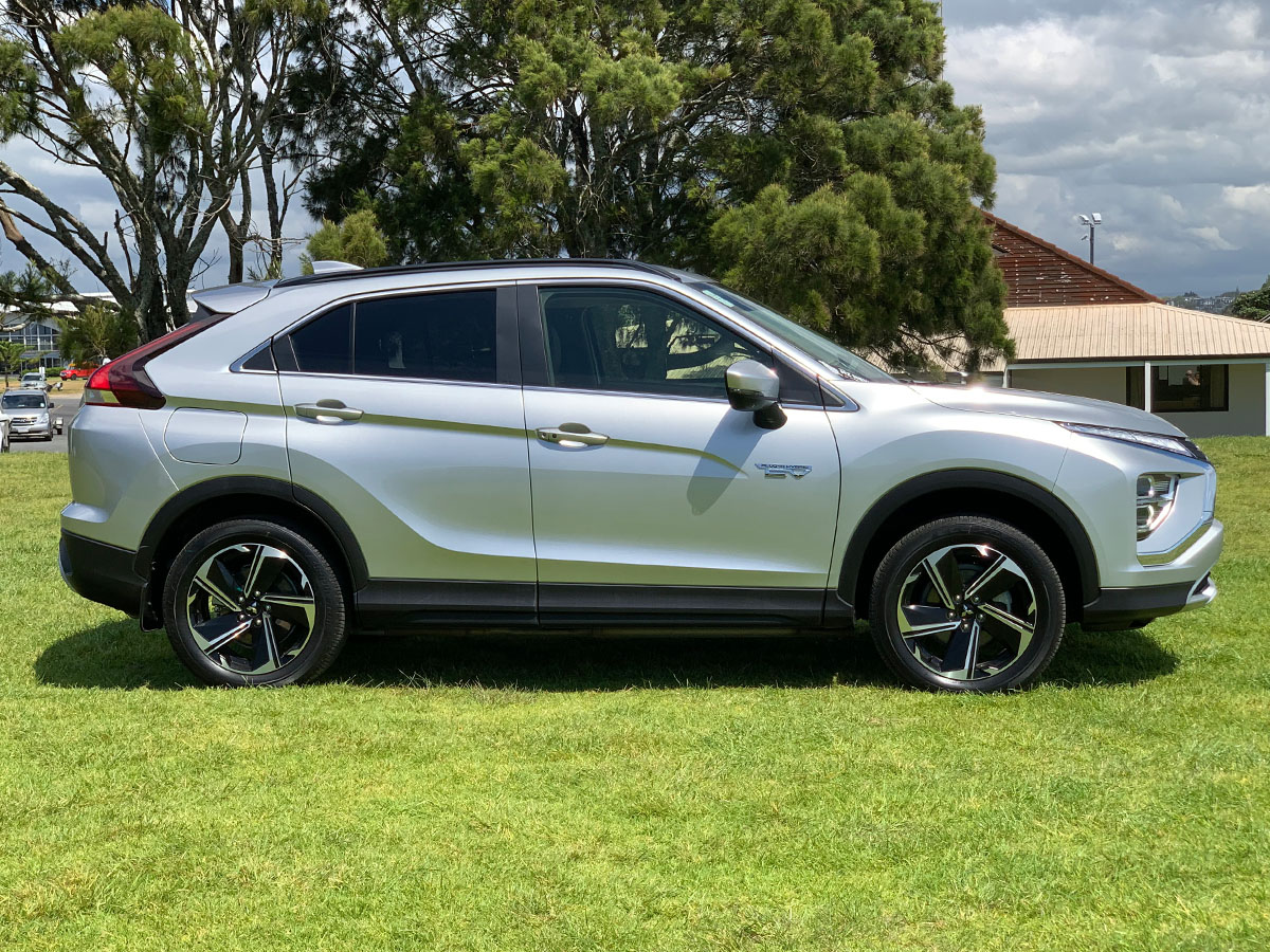 2023 Mitsubishi Eclipse Cross PHEV XLS
