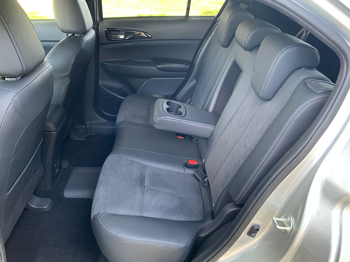 2023 Mitsubishi Eclipse Cross PHEV XLS