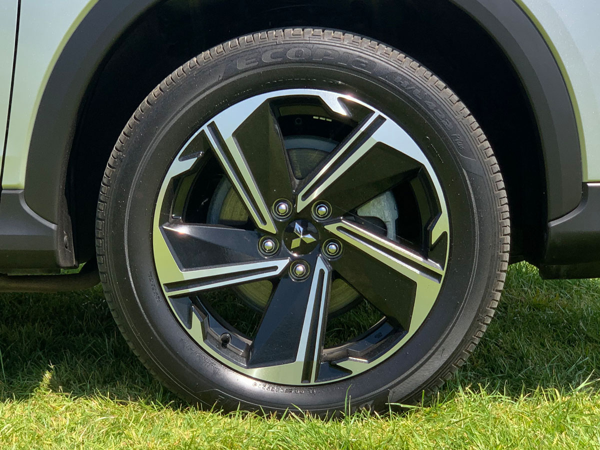 2023 Mitsubishi Eclipse Cross PHEV XLS