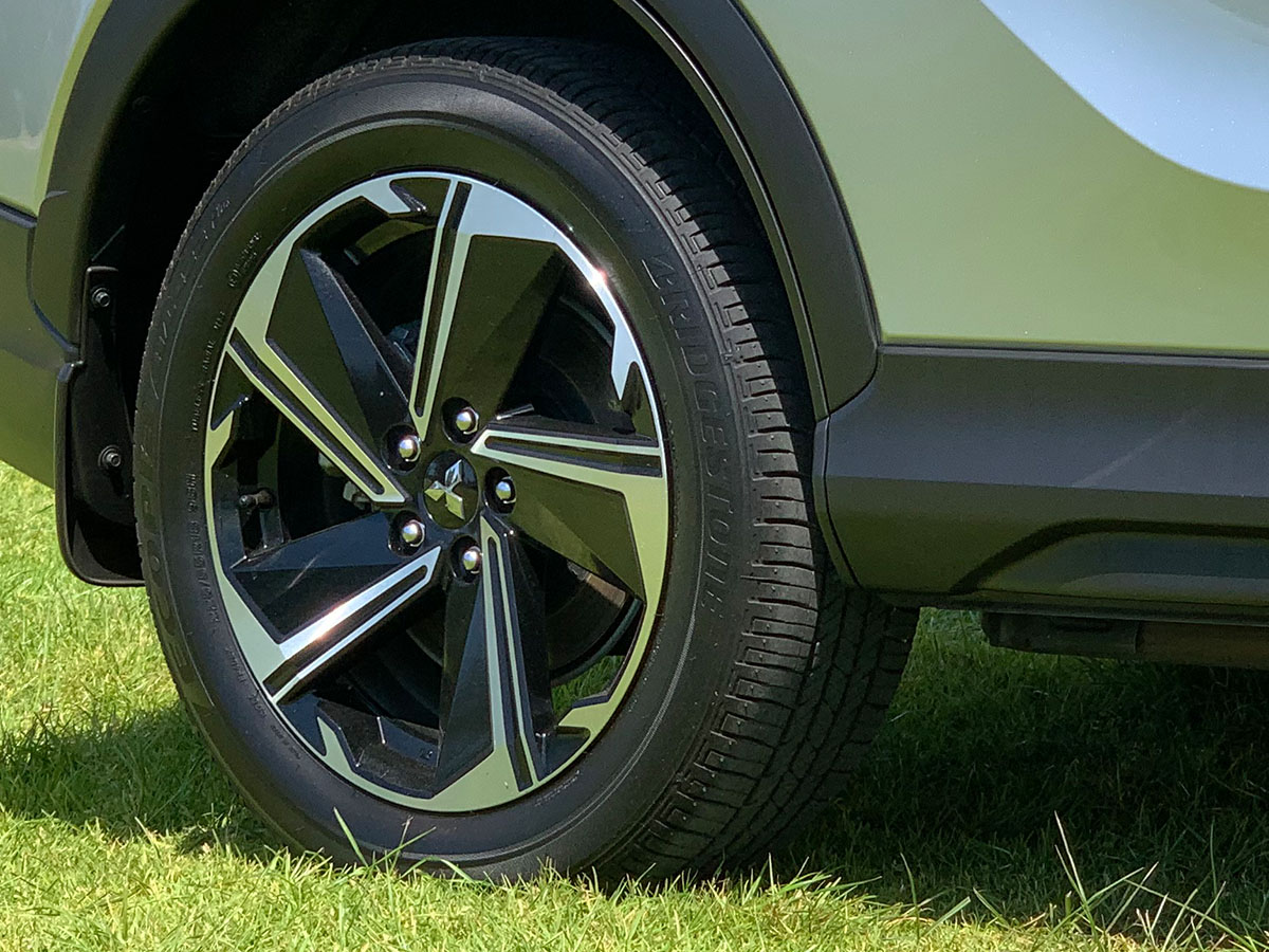 2023 Mitsubishi Eclipse Cross PHEV XLS