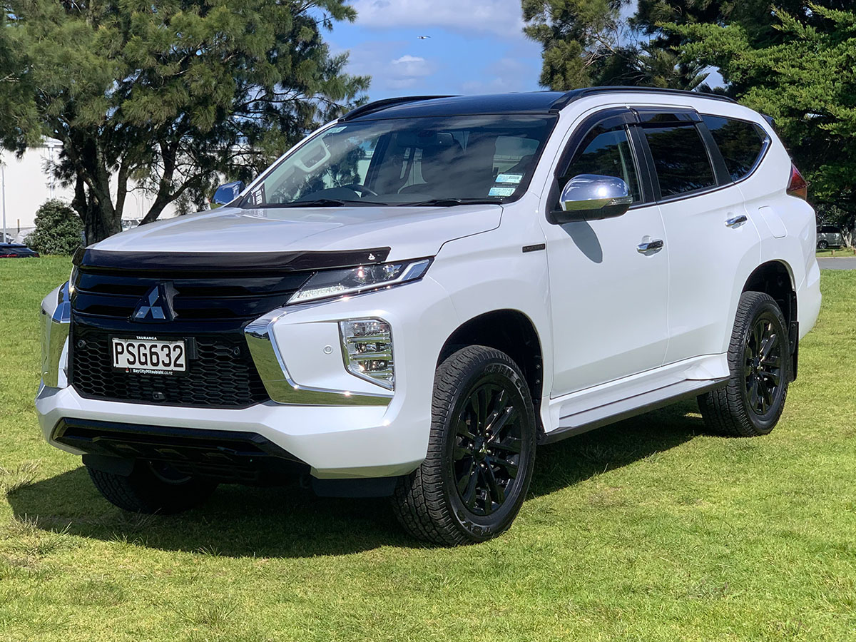 2023 Mitsubishi Pajero Sport VRX Black Edition