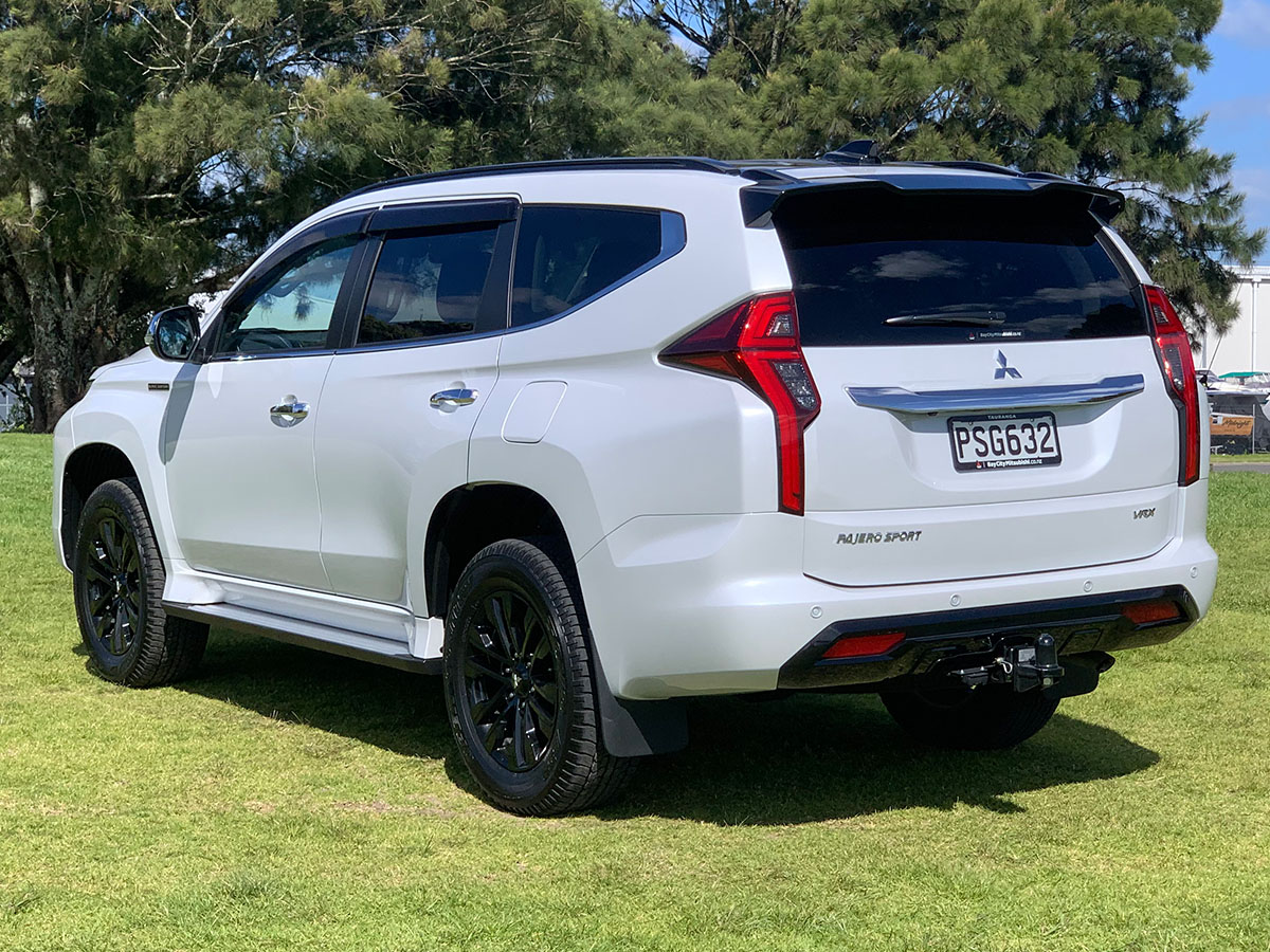 2023 Mitsubishi Pajero Sport VRX Black Edition