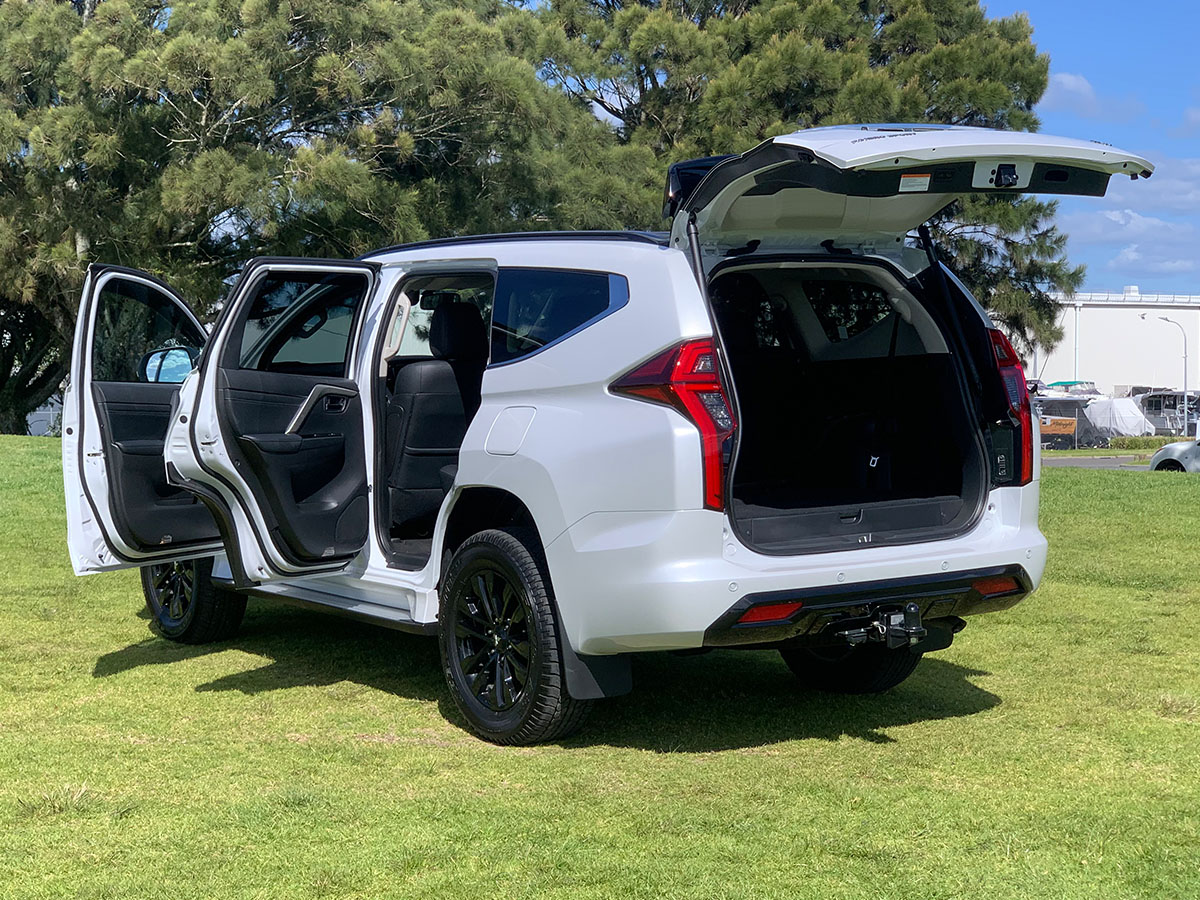 2023 Mitsubishi Pajero Sport VRX Black Edition