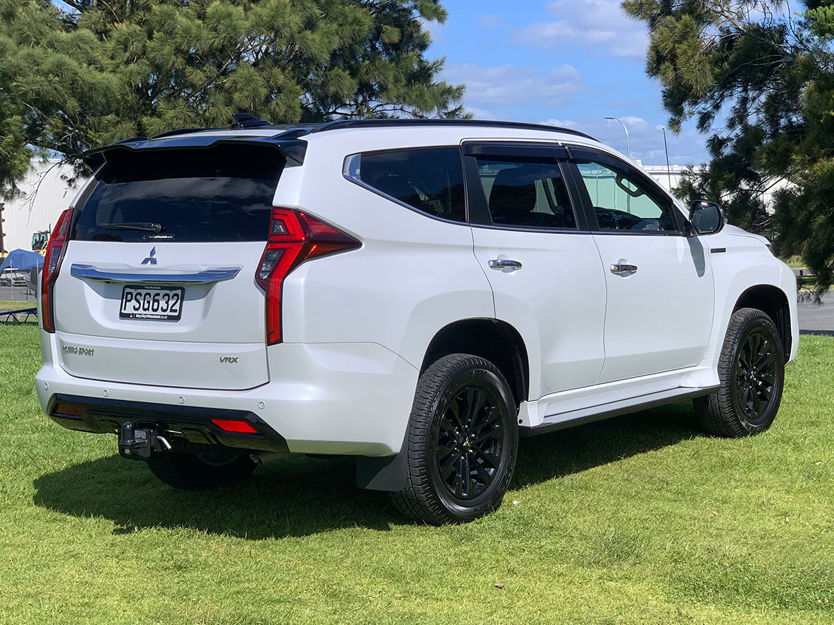 2023 Mitsubishi Pajero Sport VRX Black Edition