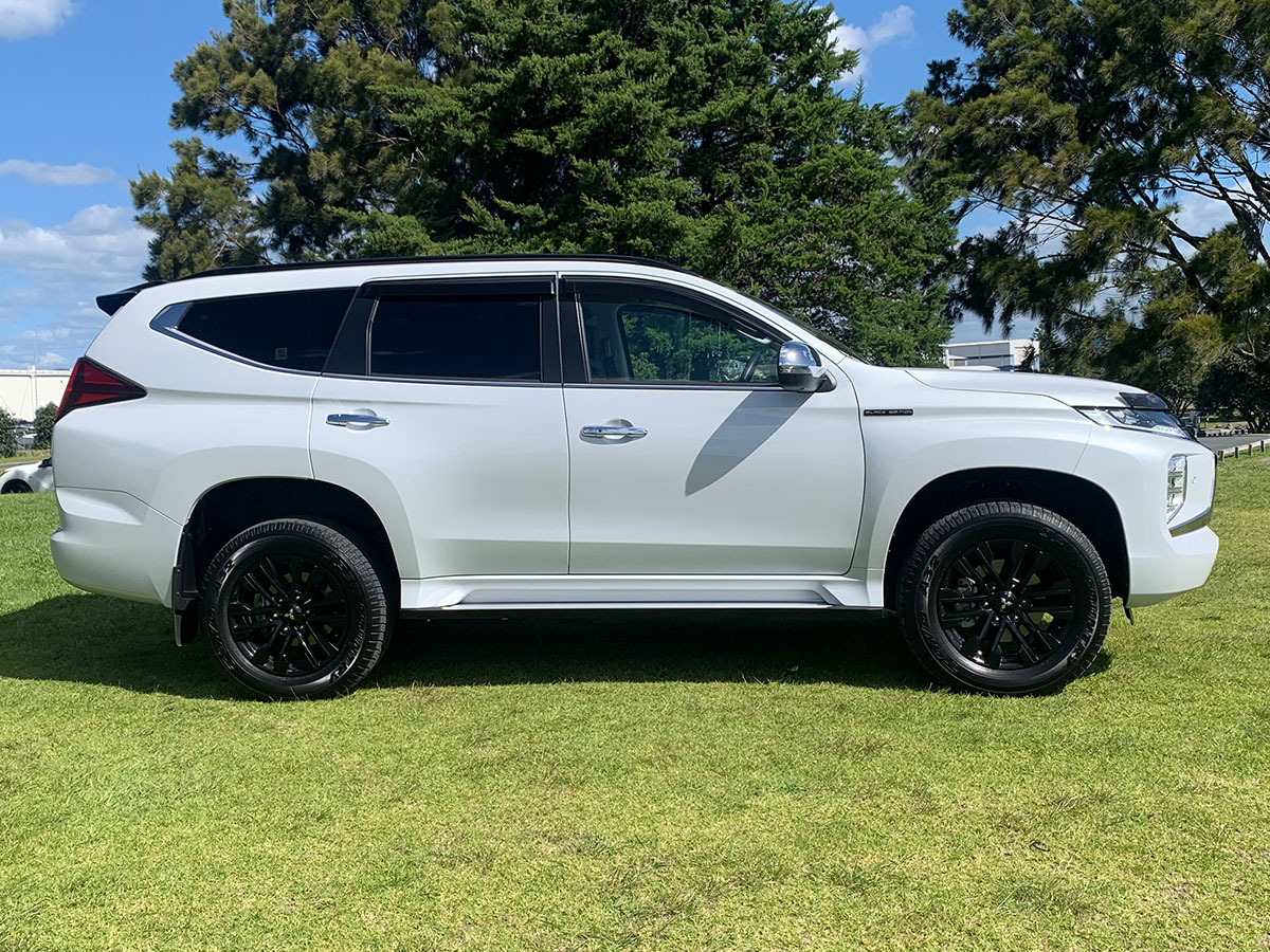 2023 Mitsubishi Pajero Sport VRX Black Edition