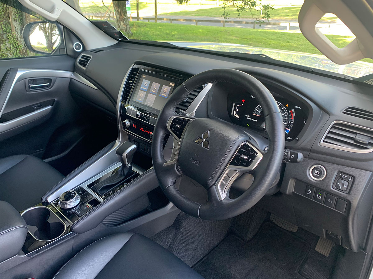 2023 Mitsubishi Pajero Sport VRX Black Edition