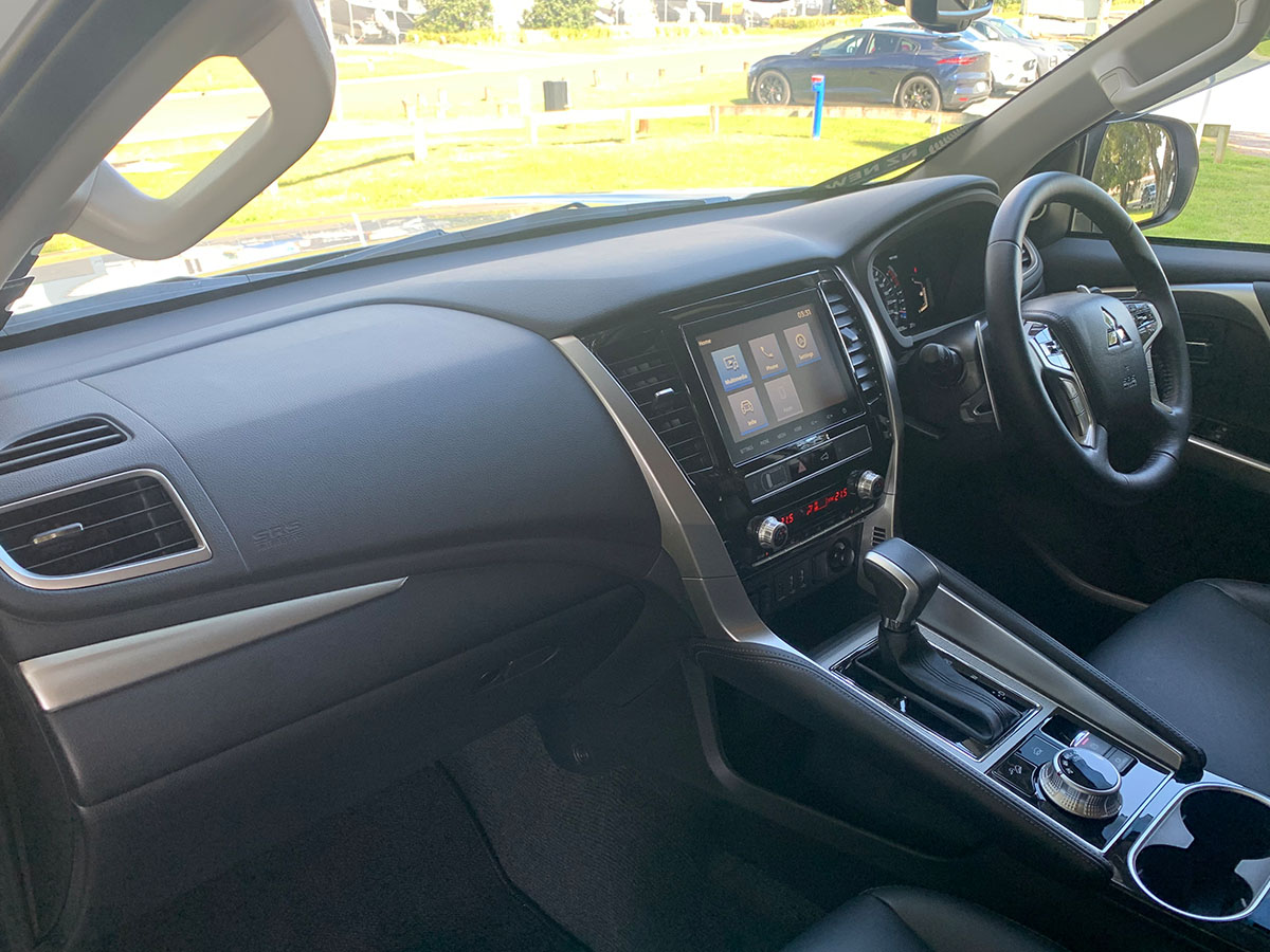 2023 Mitsubishi Pajero Sport VRX Black Edition