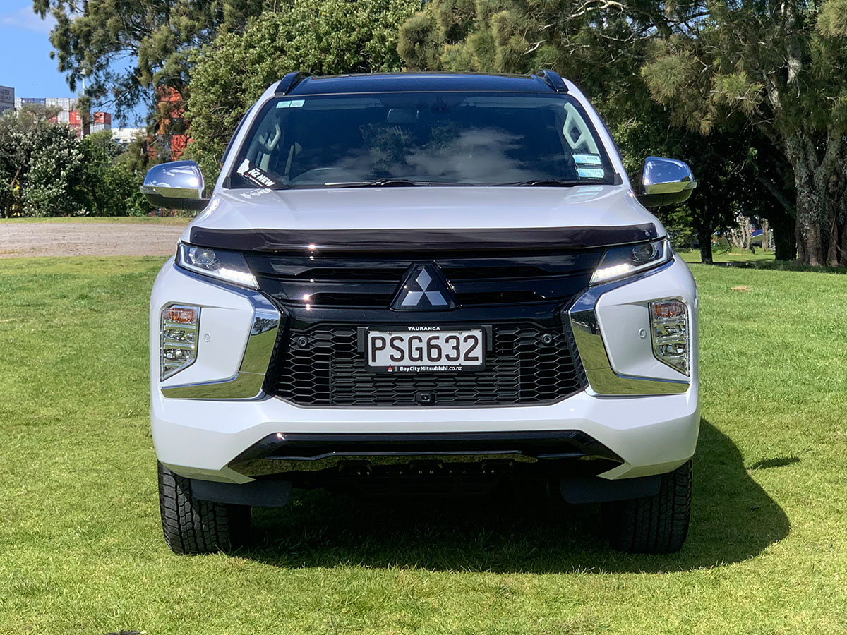 2023 Mitsubishi Pajero Sport VRX Black Edition