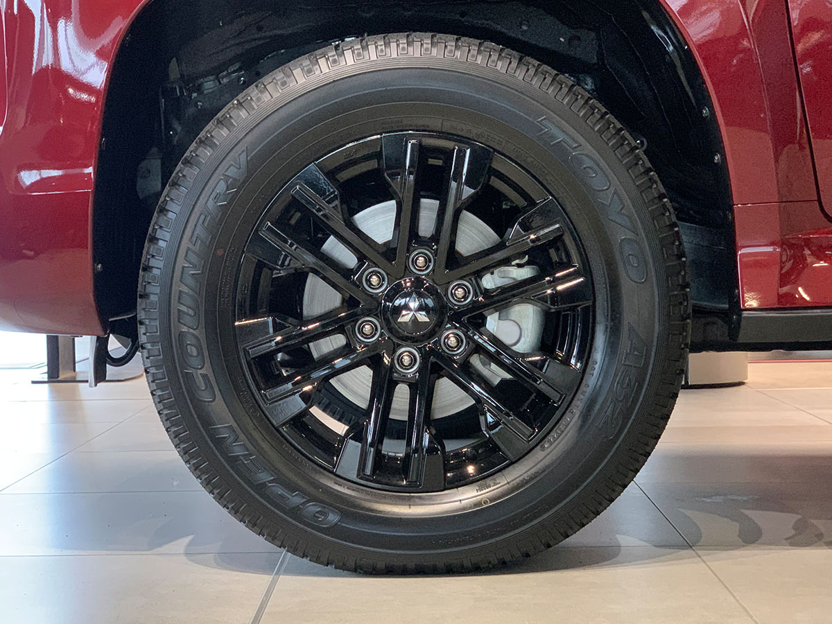 2023 Mitsubishi Pajero Sport VRX Black Edition