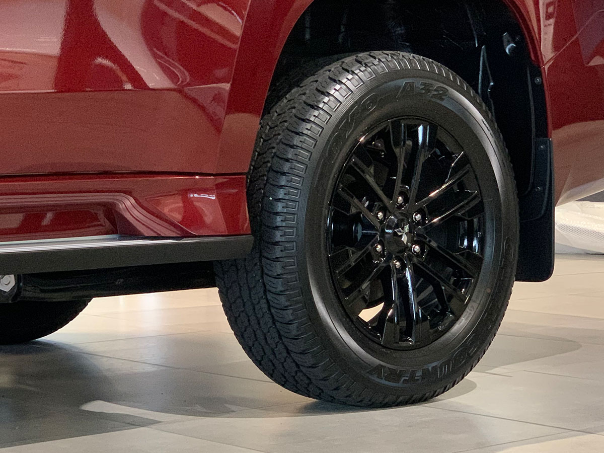 2023 Mitsubishi Pajero Sport VRX Black Edition