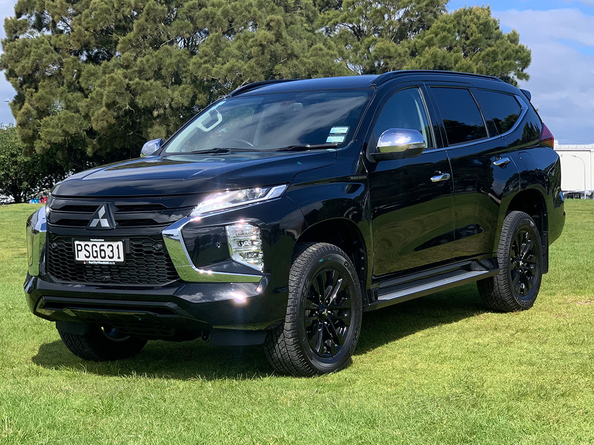 2023 Mitsubishi Pajero Sport VRX Black Edition